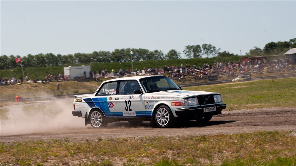 Kurt Mejer og Steen Bøgelund fik støvet til at rejse sig på Korskrobanen under 3. afdeling af Autoplus Dansk Super Rally
(Foto: Viggo Johansen - Rallypics.dk)